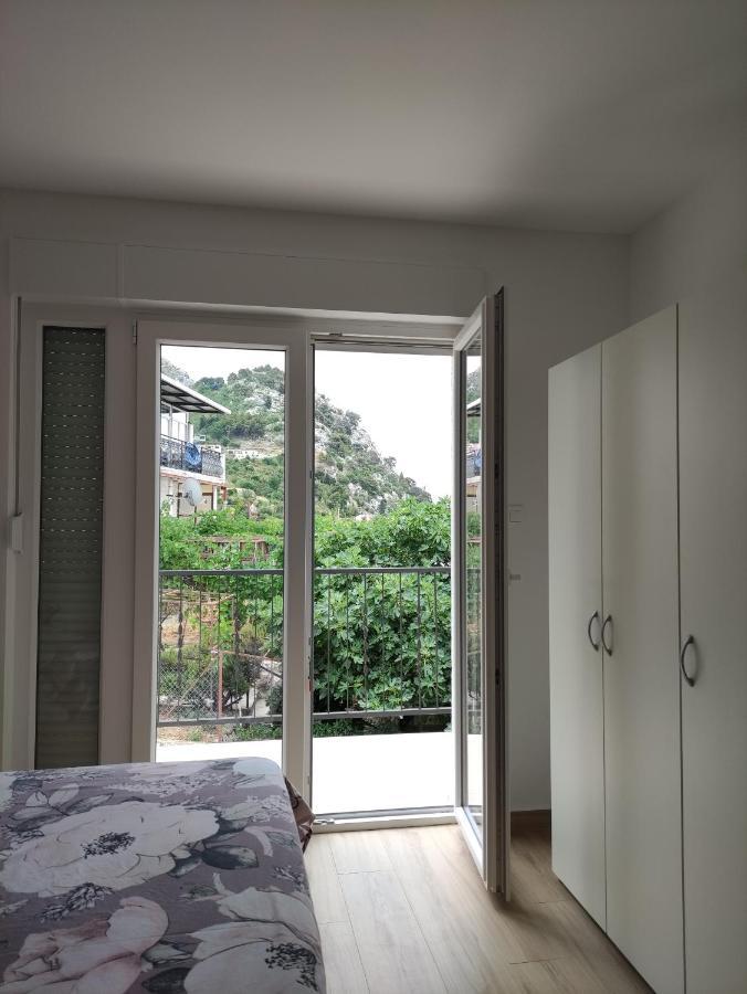 Apartamento Rake Omiš Exterior foto